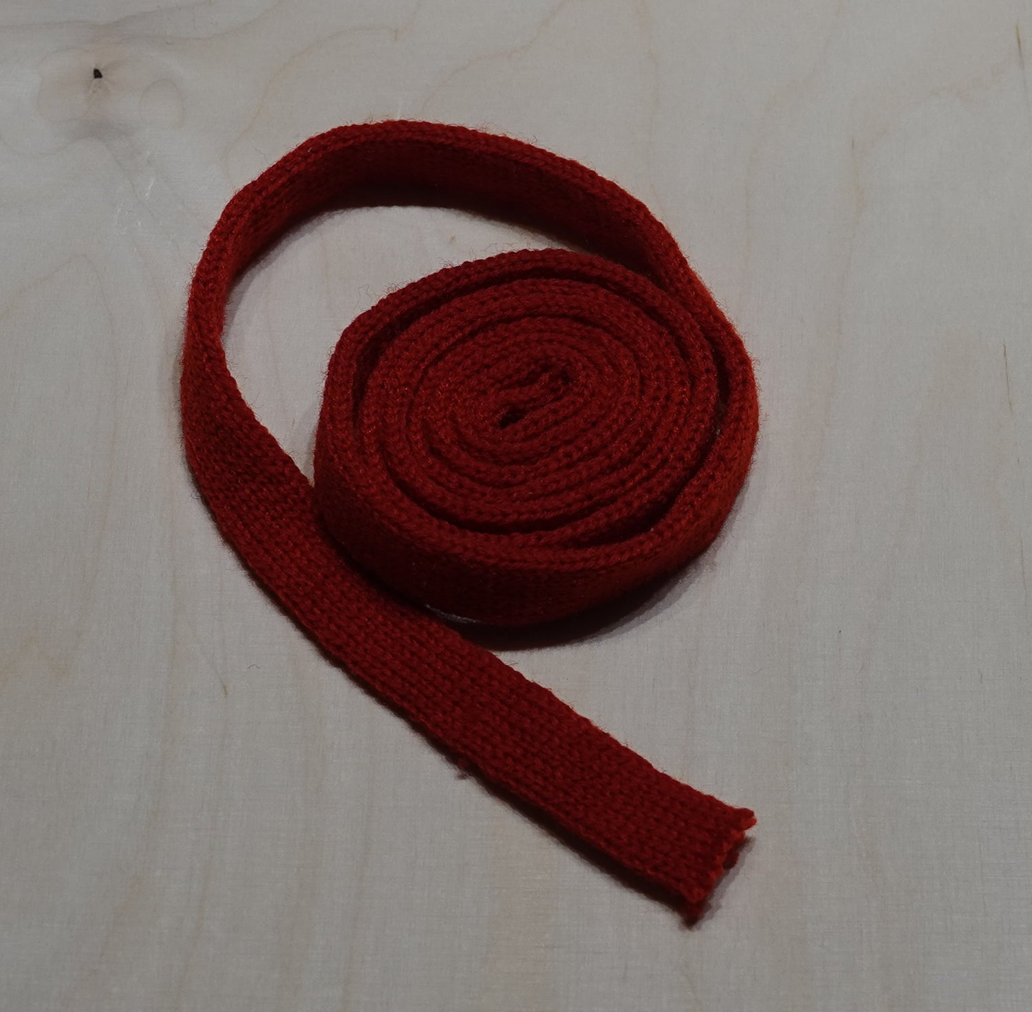 Putkineulos, eri värejä ja leveyksiä