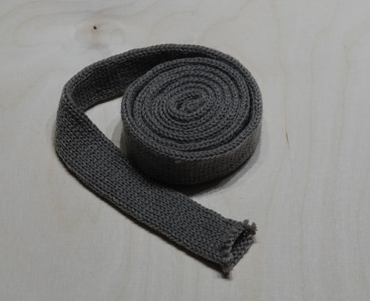 Putkineulos, eri värejä ja leveyksiä