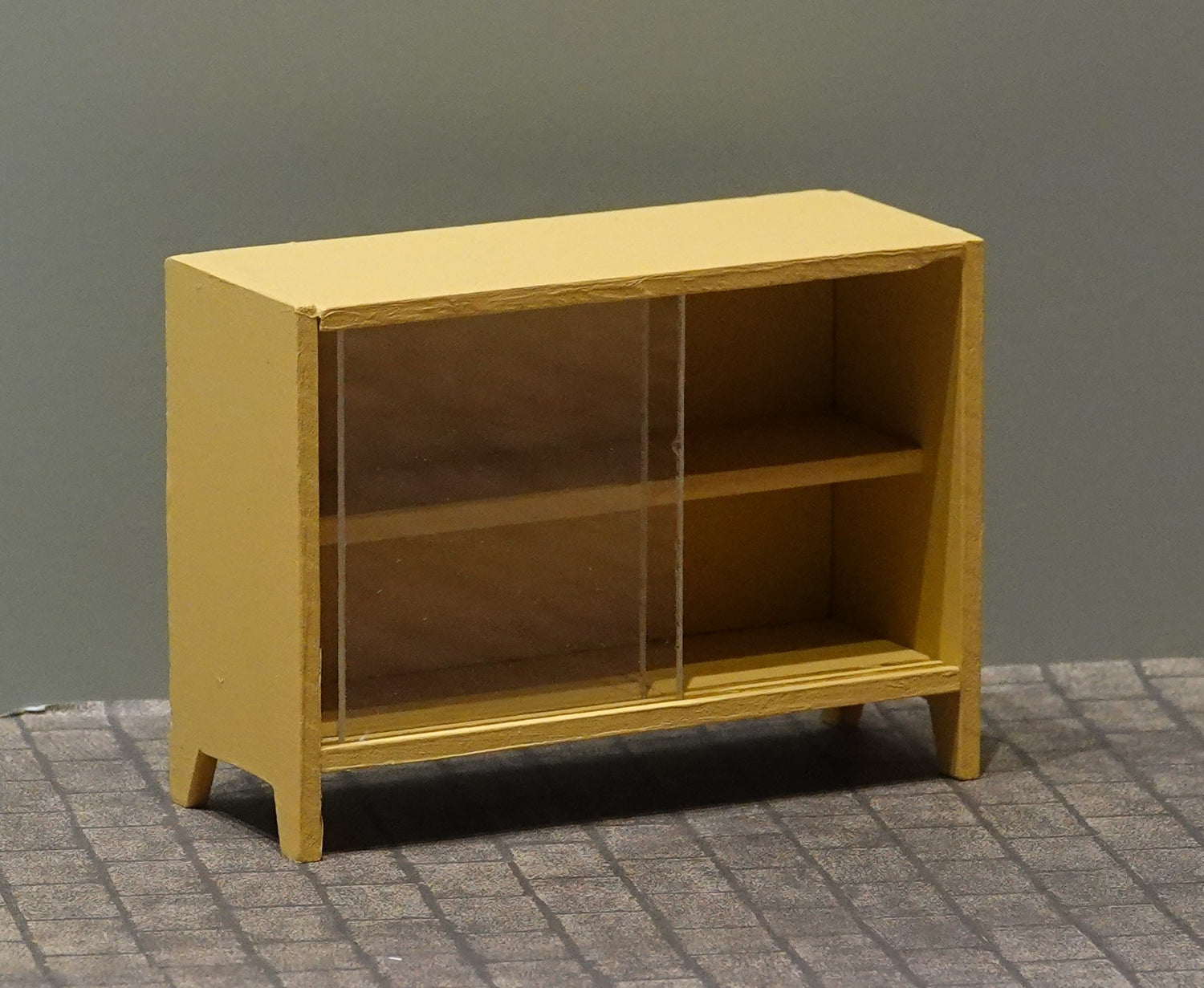 Nukkekodin vitriinikaappi 1:12