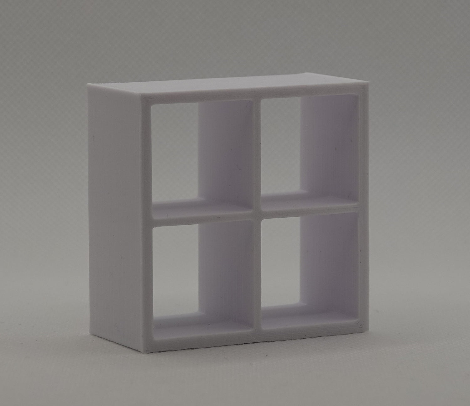 Nukkekodin matala lokerikkohylly, valkoinen