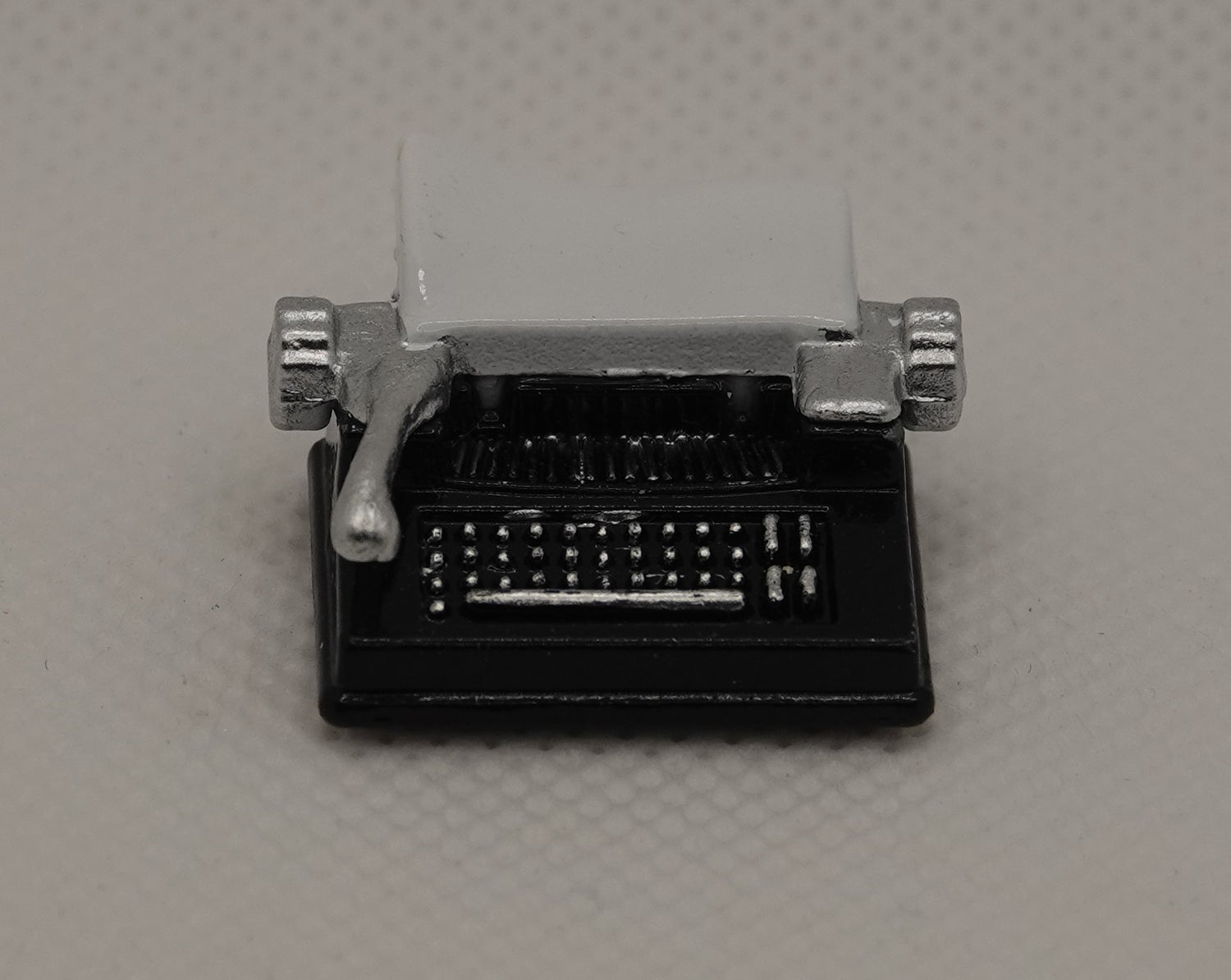 Kirjoituskone 1:12, musta