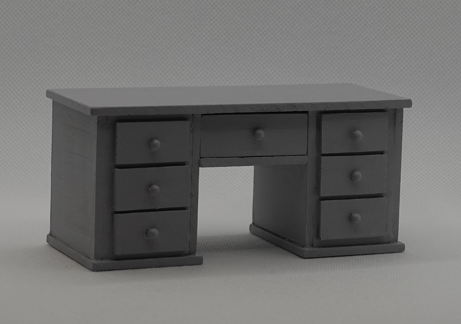 Nukkekodin kirjoituspöytä