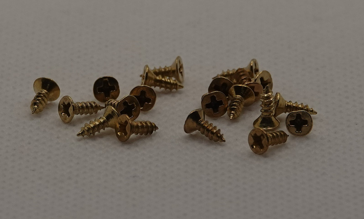 Ruuvi 2 x 6 mm, kulta 20 kpl