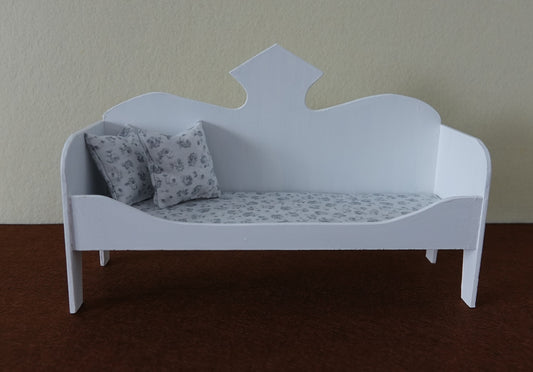 Nukkekodin puusohva 1:6