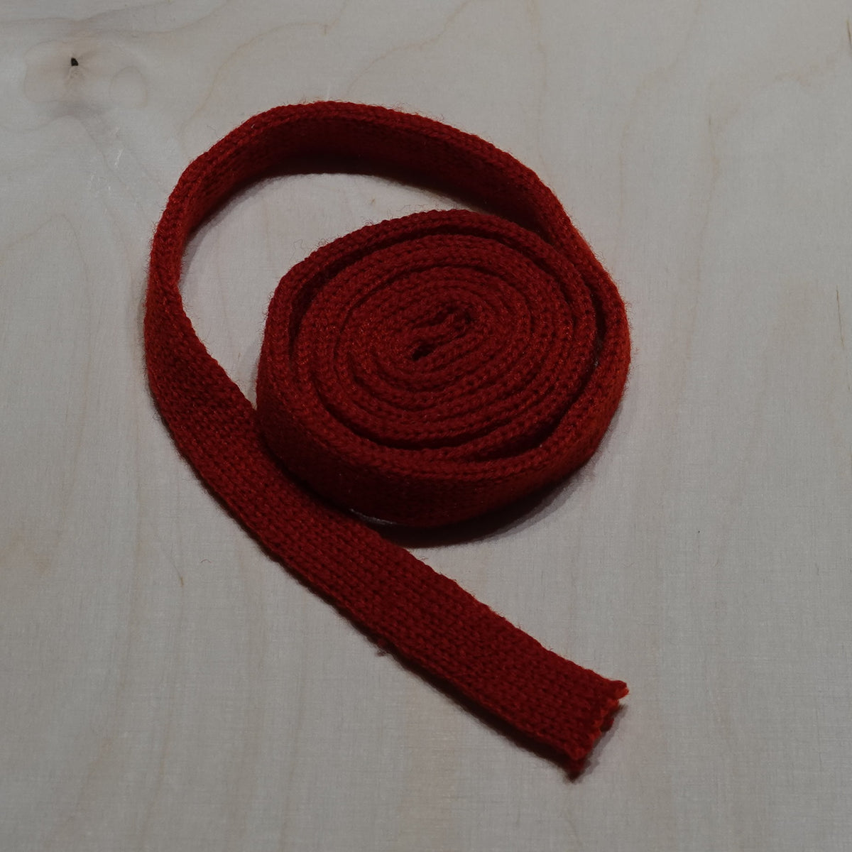 Putkineulos, eri värejä ja leveyksiä