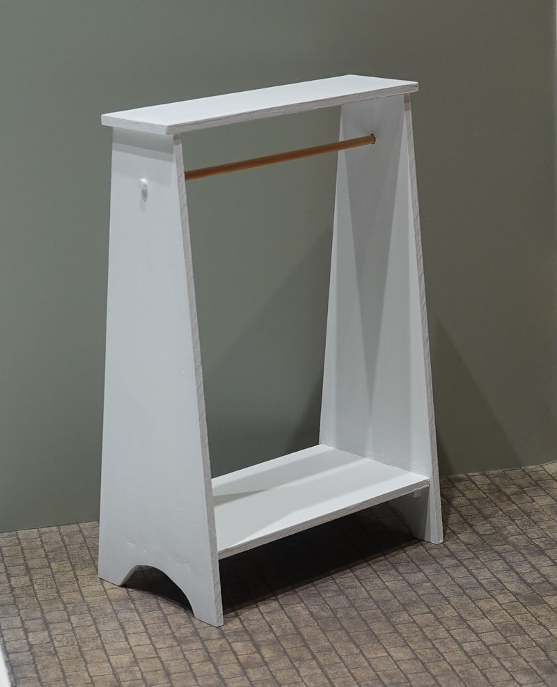 Vaateteline nukkekotiin