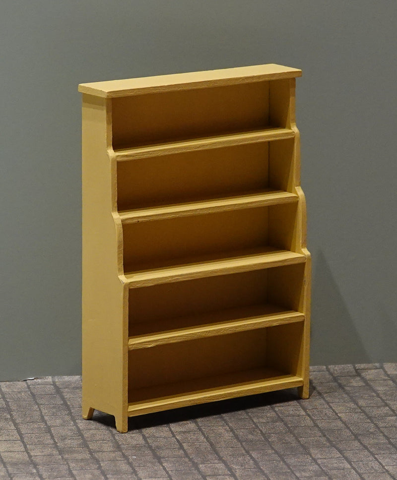 Korkea astiahylly nukkekodin keittiöön