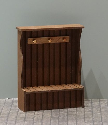 Eteiskaluste nukkekotiin 1:12, eri värejä