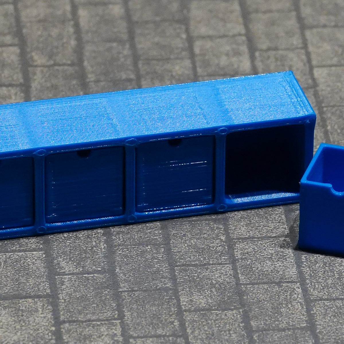 Lokerikko 1:6, eri värejä