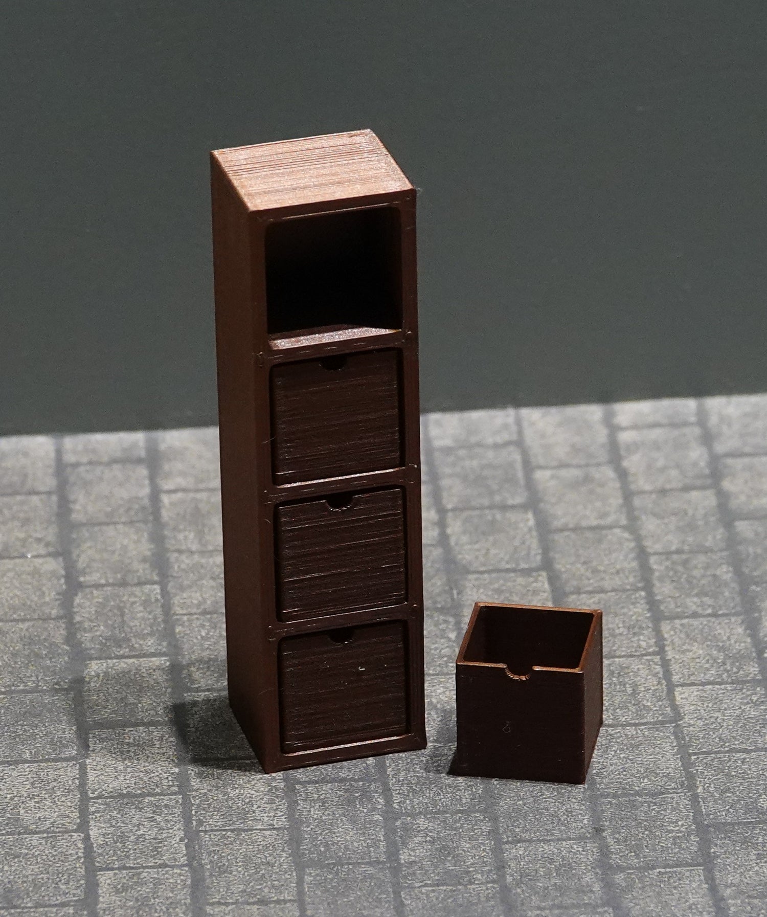 Lokerikko 1:6, eri värejä