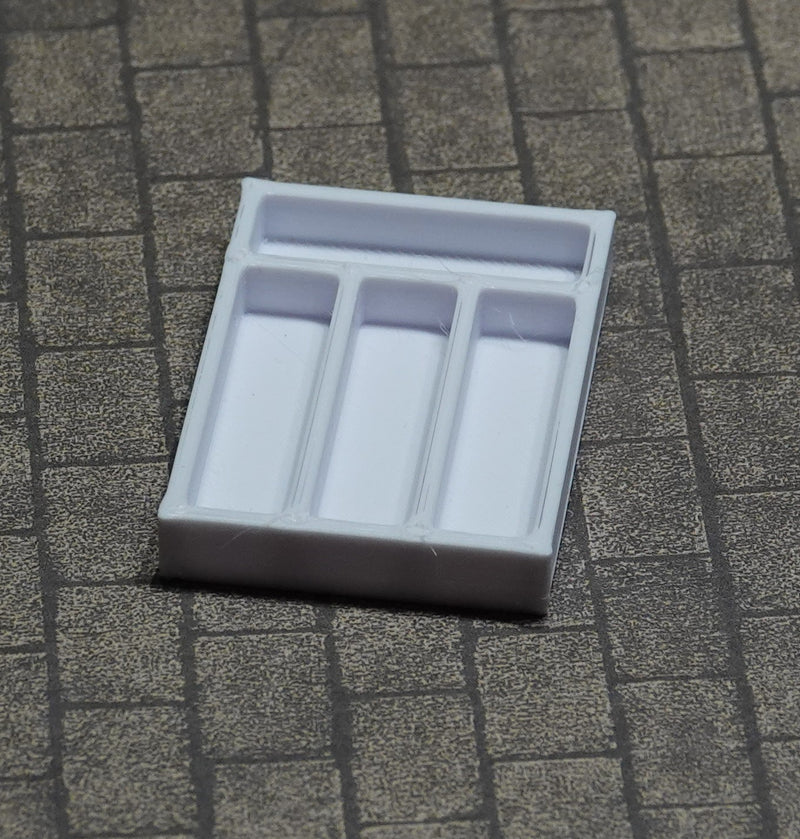 Nukkekodin aterinlaatikko, eri kokoja ja värejä