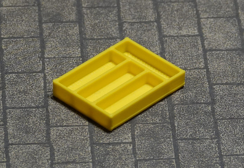 Nukkekodin aterinlaatikko, eri kokoja ja värejä