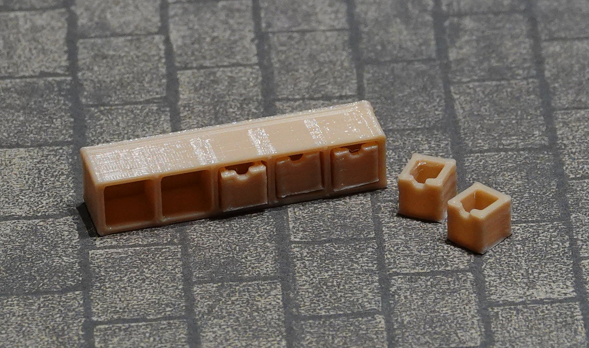 Maustelokerikko nukkekotiin, eri kokoja ja värejä