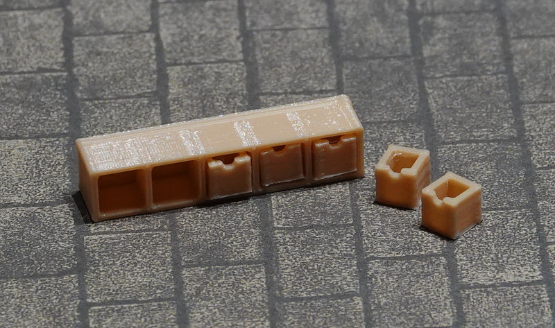 Maustelokerikko nukkekotiin, eri kokoja ja värejä