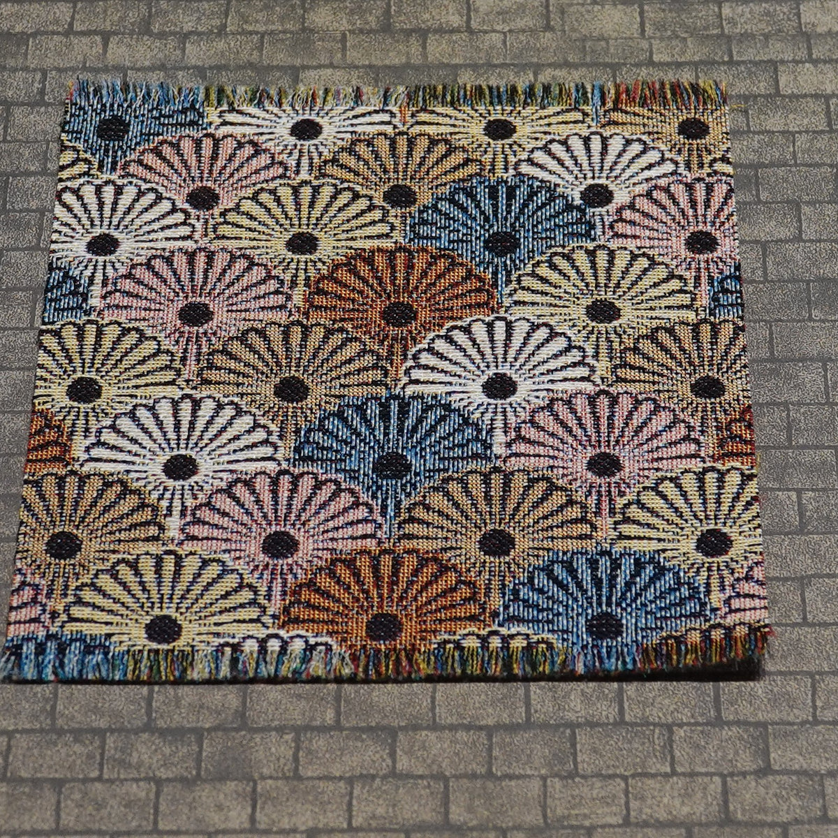 Nukkekodin matto "art" 1:12