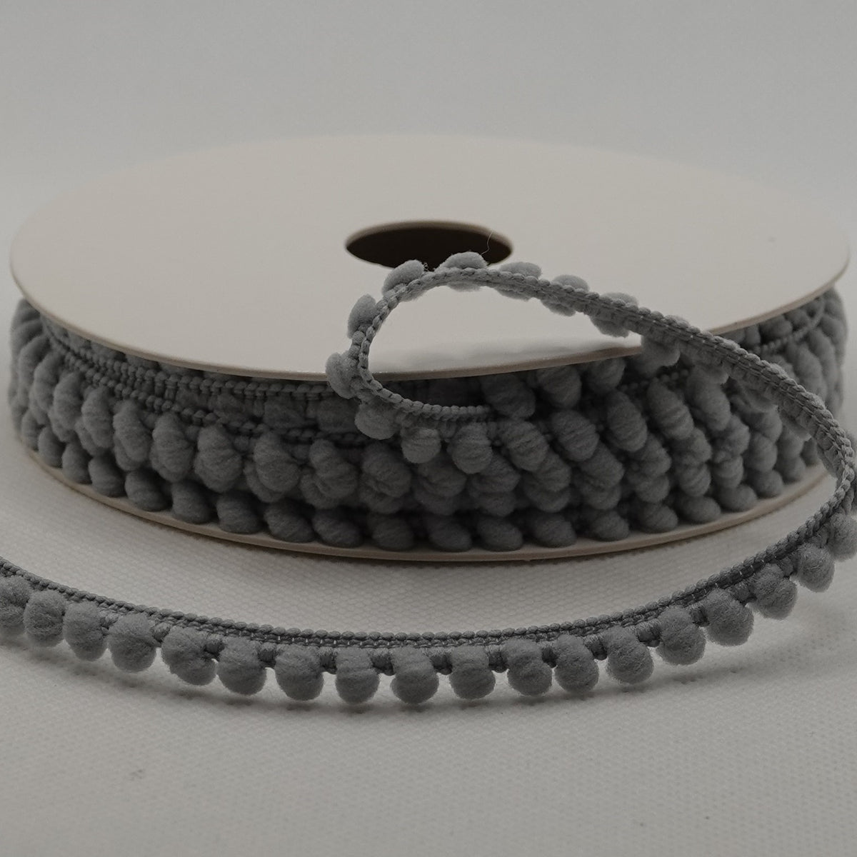 Pompom-nauha 10 mm, harmaa