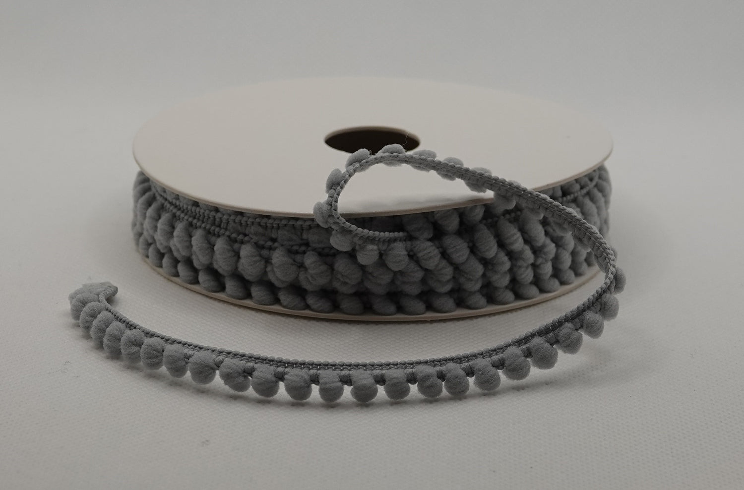 Pompom-nauha 10 mm, harmaa