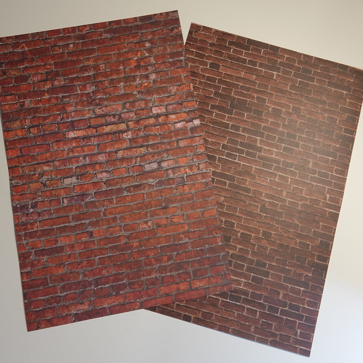 Kaksipuoleinen kuviokartonki tiiliseinä 20 x 30 cm