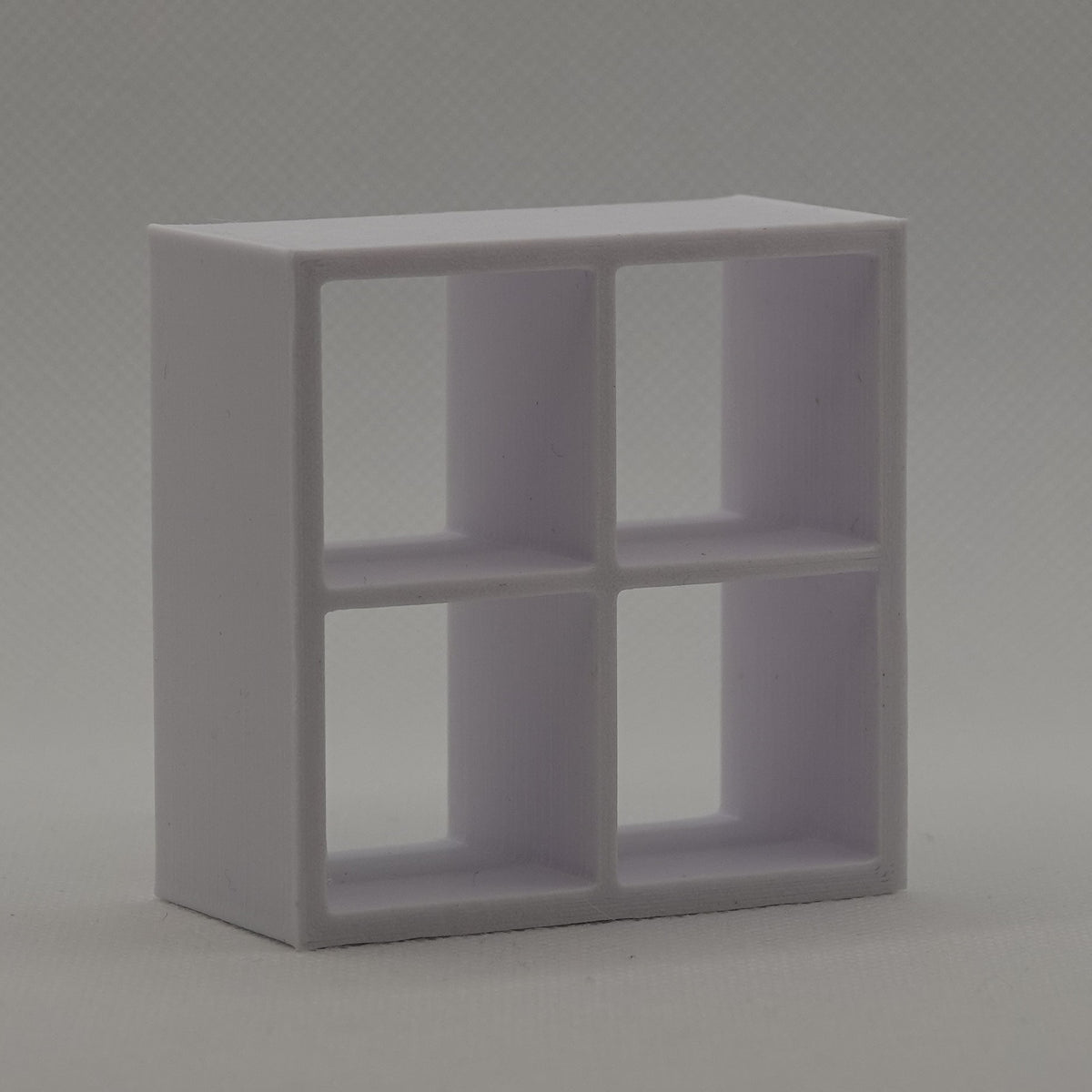 Nukkekodin matala lokerikkohylly, valkoinen