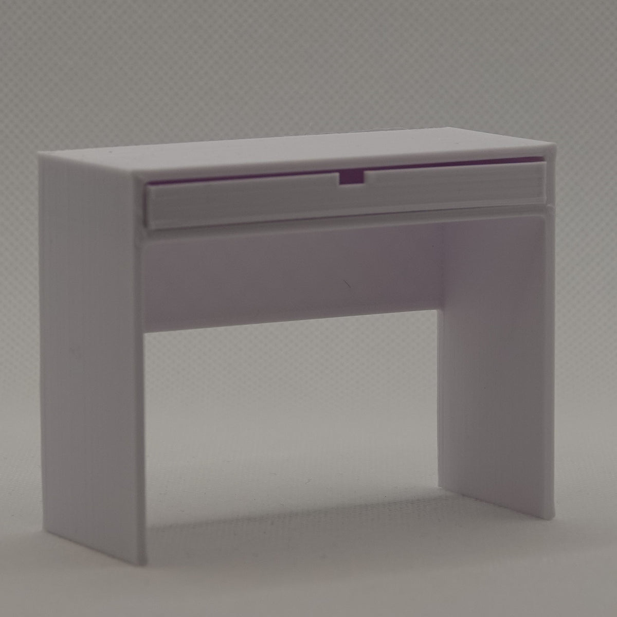 Nukkekodin kirjoituspöytä, valkoinen