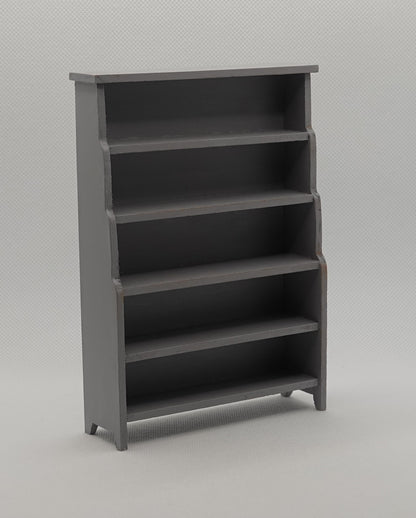 Korkea astiahylly nukkekodin keittiöön