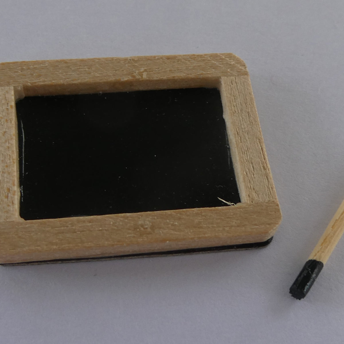 Nukkekodin liitutaulu