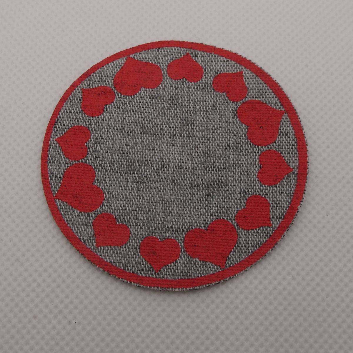 Pyöreä matto nukkekotiin