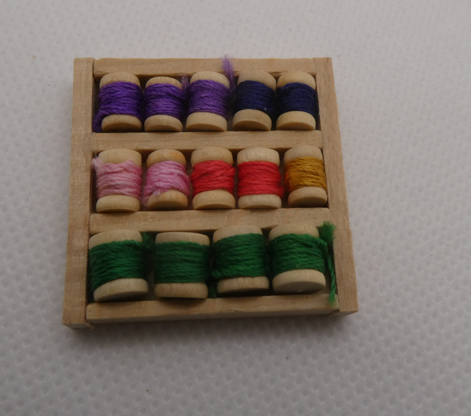 Minilankarullat laatikossa 1:12