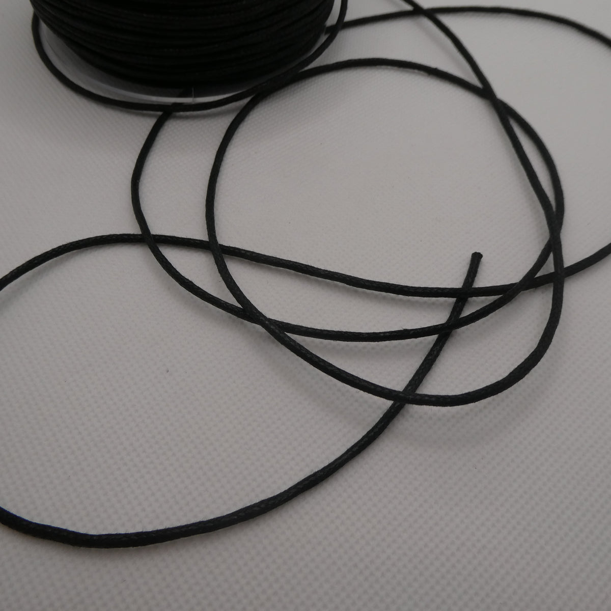 Nahkajäljitelmänyöri 2 mm, musta