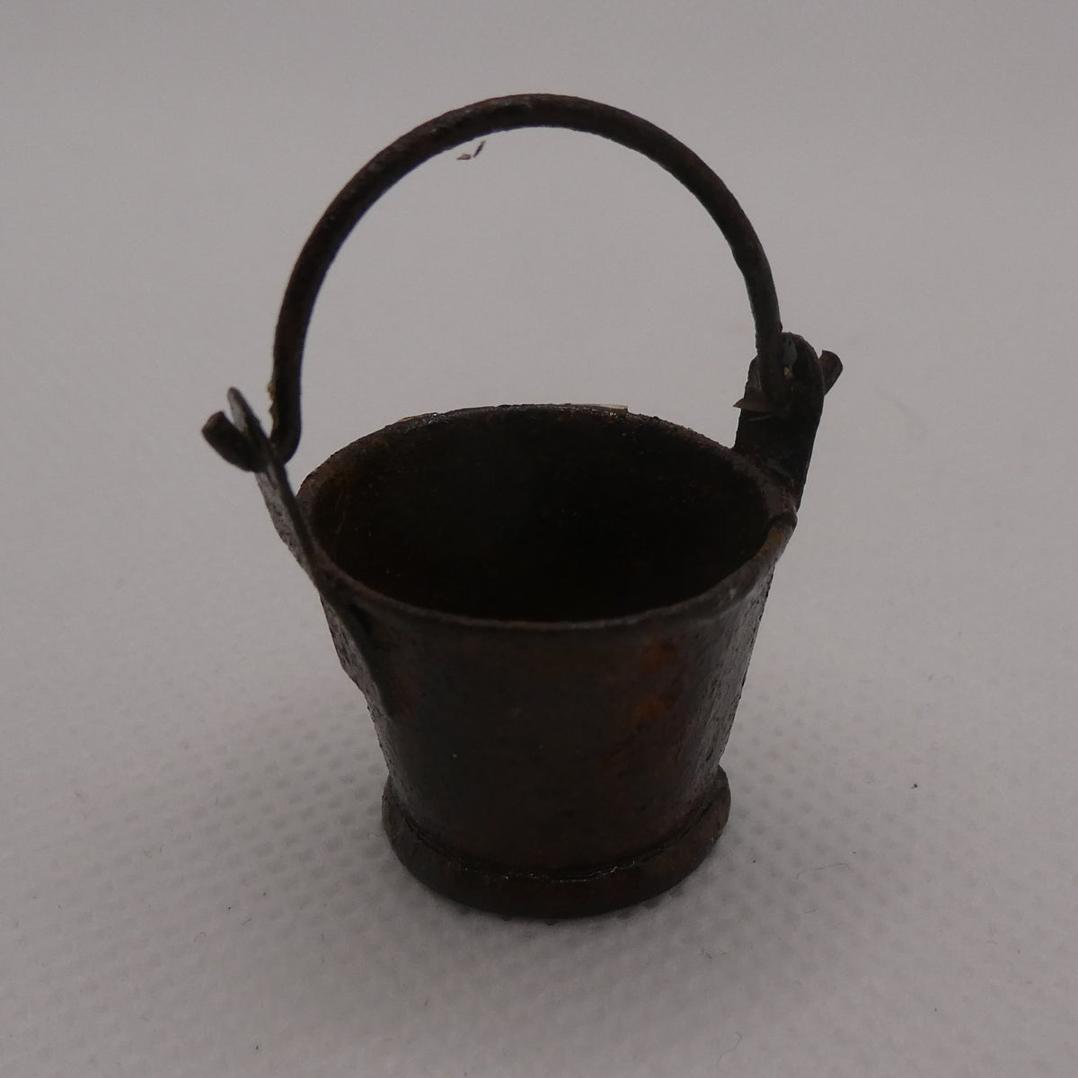 Ruosteinen ämpäri, 1:12