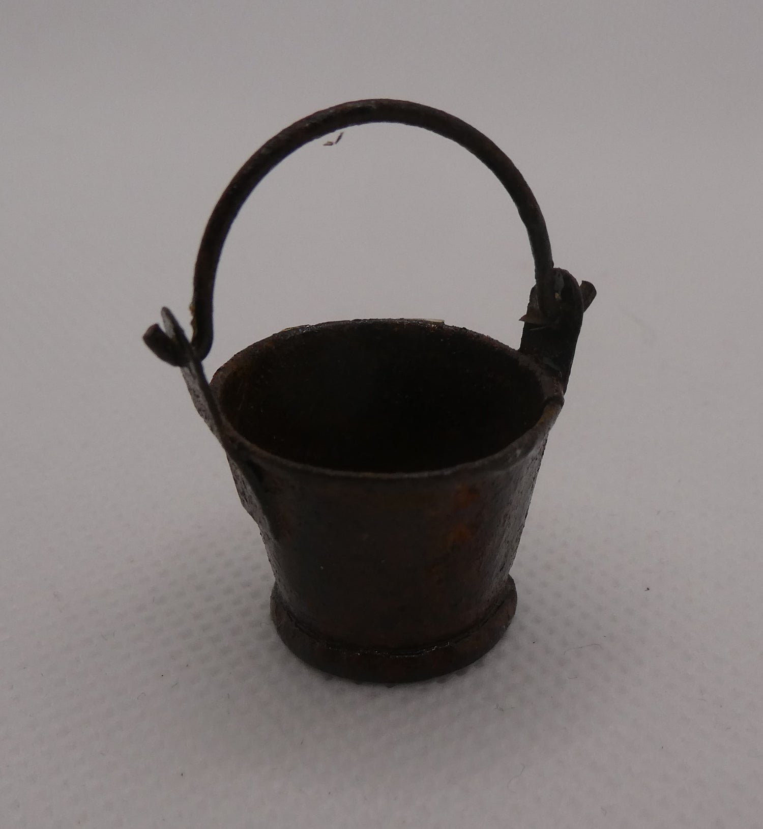 Ruosteinen ämpäri, 1:12