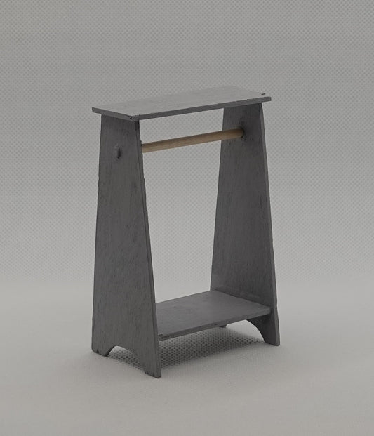 Vaateteline nukkekotiin