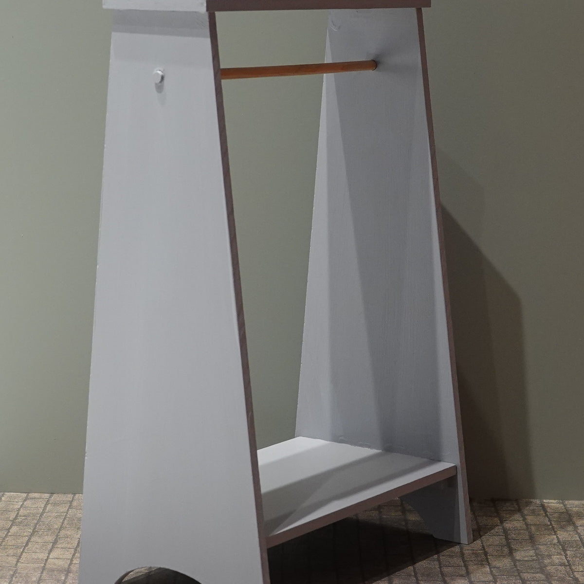 Vaateteline nukkekotiin