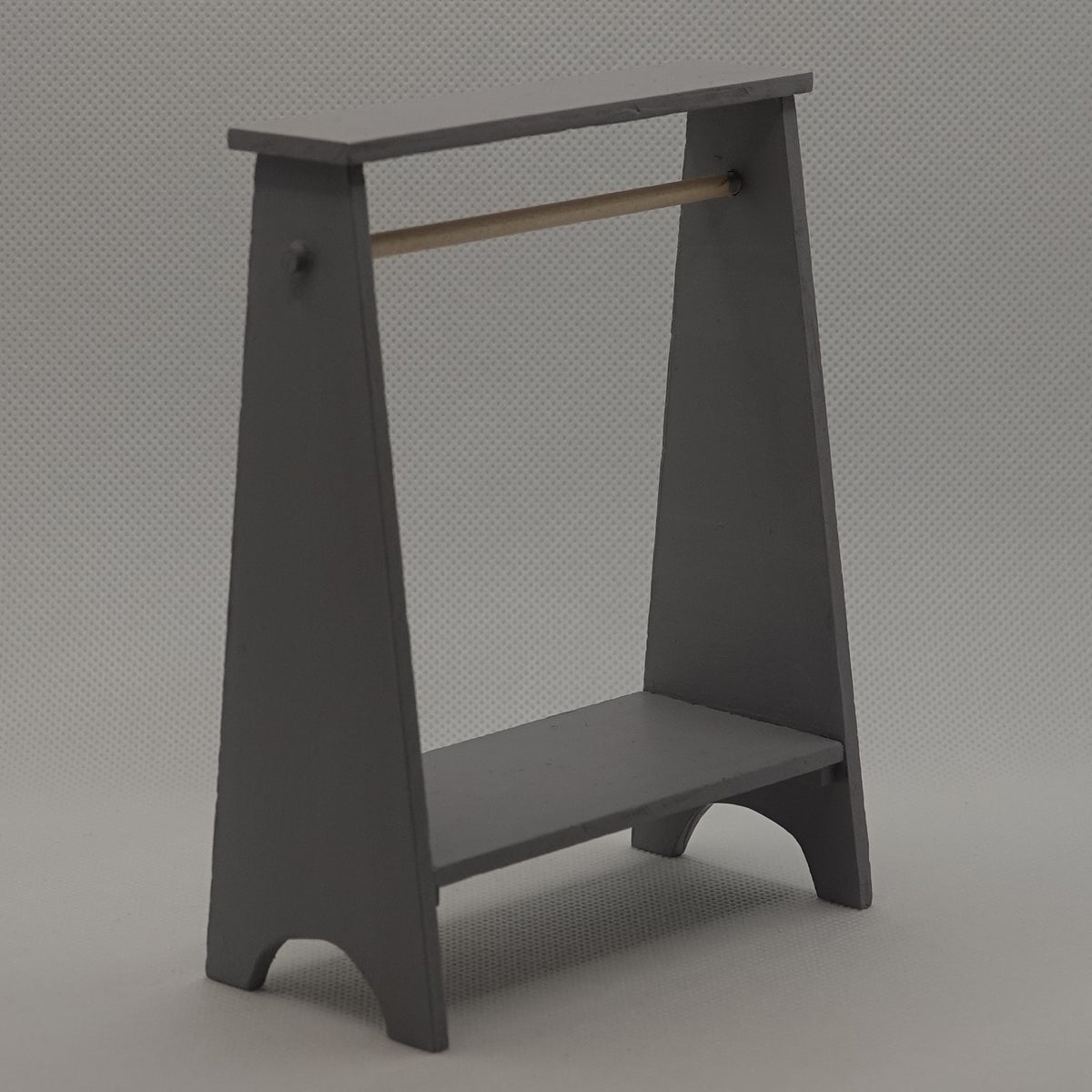 Vaateteline nukkekotiin