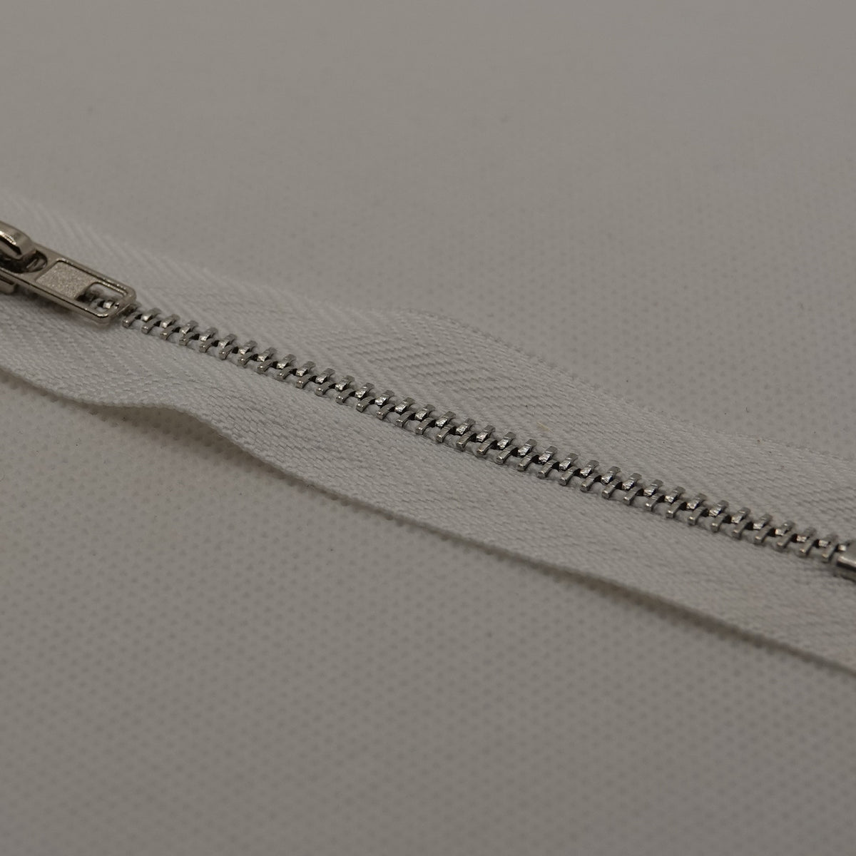 Vetoketju 10 cm, valkoinen